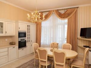 Prodej bytu 4+1, Karlovy Vary, Lázeňská, 160 m2