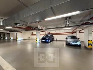 Pronájem garážového stání, Praha - Zličín, Sazovická, 15 m2