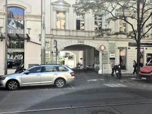 Pronájem garážového stání, Praha - Vinohrady, Korunní, 13 m2