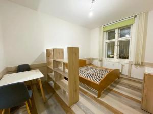 Pronájem bytu 1+kk, Praha - Vršovice, Sevastopolská, 33 m2