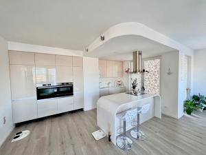 Pronájem bytu 4+kk, Praha - Strašnice, Zvěřinova, 109 m2