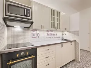 Pronájem bytu 2+1, Jindřichův Hradec, nám. Míru, 71 m2