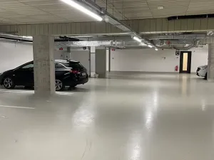 Pronájem garážového stání, Brno, Ghegova, 13 m2