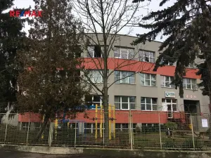 Pronájem kanceláře, Praha - Hloubětín, Nademlejnská, 77 m2