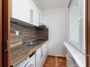 Pronájem bytu 1+kk, Praha - Podolí, Kaplická, 33 m2