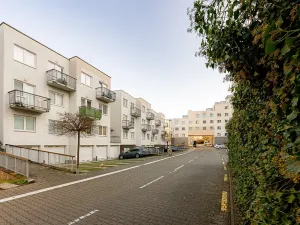 Pronájem garážového stání, Praha - Hlubočepy, Chlupáčova, 12 m2