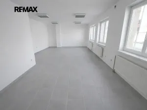 Pronájem kanceláře, Slavkov u Brna, 82 m2