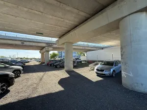 Pronájem komerčního pozemku, Praha, Radiová, 200 m2