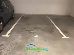 Pronájem garážového stání, Brno, Sentická, 12 m2