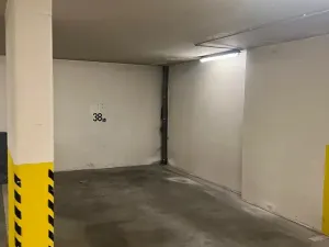 Pronájem garážového stání, Praha - Žižkov, Husitská, 18 m2