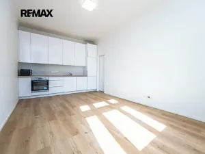 Pronájem bytu 2+kk, Praha - Nusle, Čestmírova, 43 m2