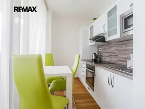 Prodej bytu 1+kk, Praha - Žižkov, Ke kapslovně, 38 m2