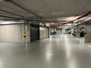 Pronájem garážového stání, Praha - Smíchov, Pod Barvířkou, 16 m2