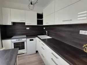 Prodej bytu 2+1, Kroměříž, Velehradská, 56 m2