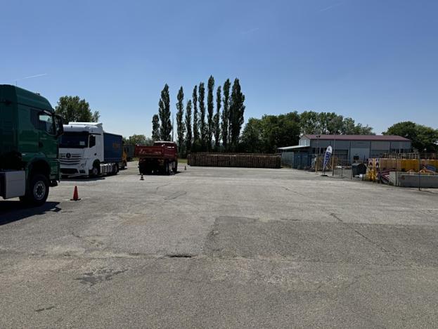 Pronájem komerčního pozemku, Holubice, 2000 m2