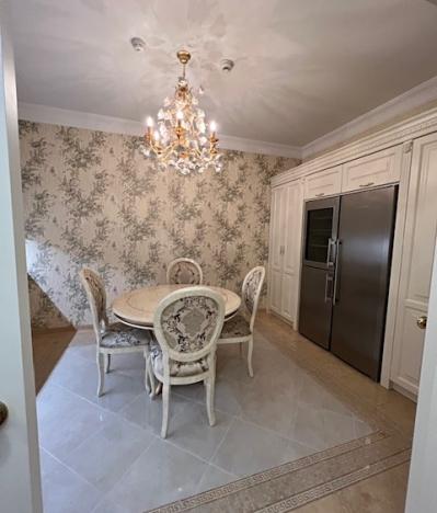 Prodej bytu 4+1, Karlovy Vary, Divadelní náměstí, 145 m2