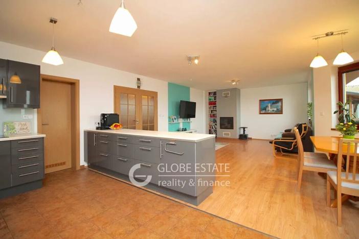 Prodej rodinného domu, Praha - Dolní Počernice, V padolině, 220 m2