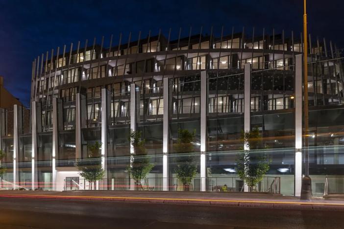 Pronájem kanceláře, Praha - Smíchov, Holečkova, 340 m2