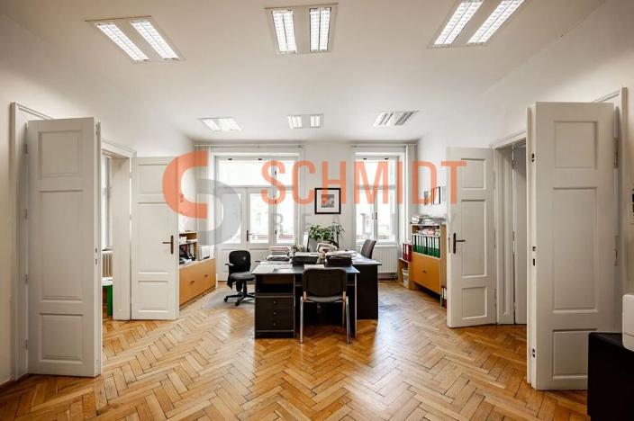 Prodej komerční nemovitosti, Mikulov, Pod Platanem, 3978 m2