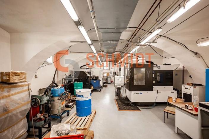 Prodej komerční nemovitosti, Mikulov, Pod Platanem, 3978 m2