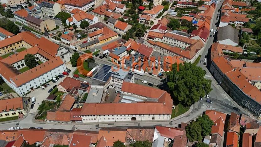 Prodej komerční nemovitosti, Mikulov, Pod Platanem, 3978 m2