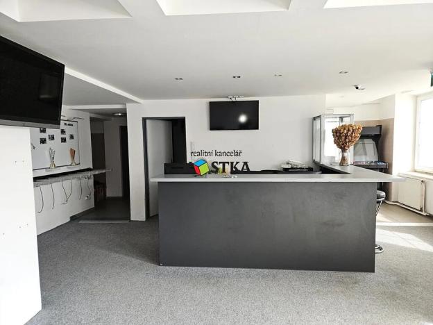 Prodej obchodního prostoru, Nový Jičín, Dolní brána, 2500 m2