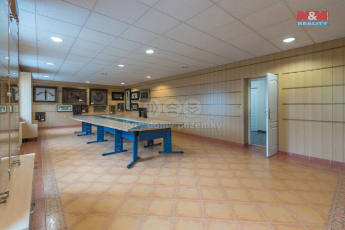 Pronájem kanceláře, Třanovice, 550 m2