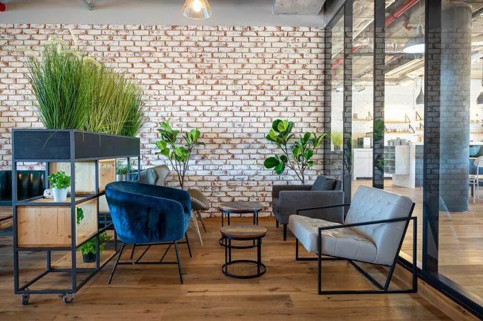 Pronájem kanceláře, Praha - Karlín, Pernerova, 590 m2