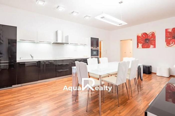 Prodej bytu 3+1, Karlovy Vary, Zámecký vrch, 99 m2