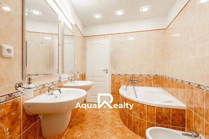 Prodej bytu 3+1, Karlovy Vary, Zámecký vrch, 99 m2