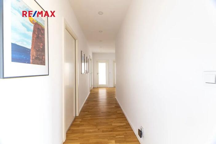 Prodej rodinného domu, Bavoryně, 194 m2