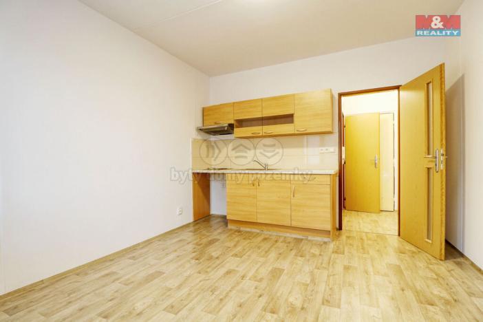 Pronájem bytu 1+kk, Klatovy, Pod Hůrkou, 20 m2