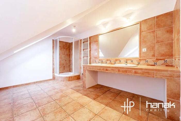 Prodej rodinného domu, Strančice, 259 m2