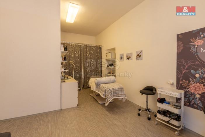 Prodej obchodního prostoru, Louny, Mírové náměstí, 1353 m2