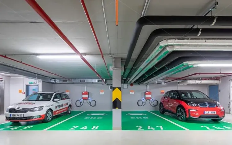 Pronájem kanceláře, Praha - Libeň, Českomoravská, 1600 m2