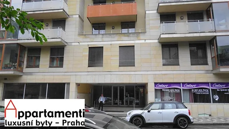 Pronájem garážového stání, Praha - Smíchov, Na Zatlance, 13 m2