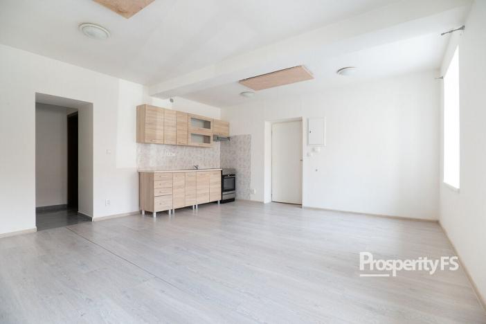 Prodej bytu 1+kk, Kladno - Dubí, Hradčanská, 33 m2
