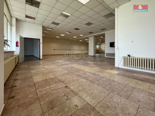 Pronájem obchodního prostoru, Jindřichův Hradec - Jindřichův Hradec III, sídliště Vajgar, 375 m2