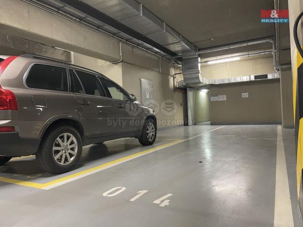 Pronájem garážového stání, Praha - Vinohrady, Korunní, 25 m2