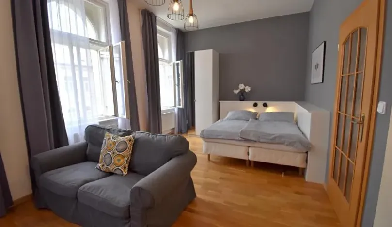 Pronájem bytu 1+kk, Praha - Vinohrady, Sázavská, 35 m2