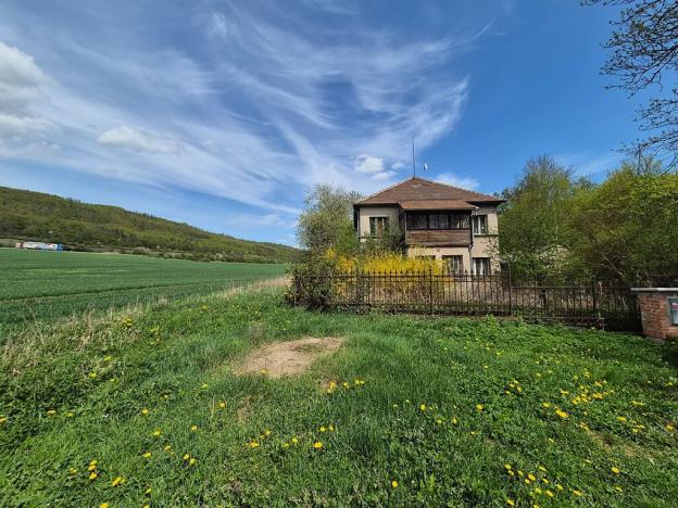 Prodej komerčního pozemku, Nučice, V Hlubokém, 7835 m2