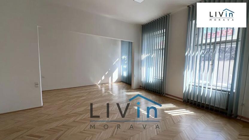 Pronájem obchodního prostoru, Olomouc, Palachovo nám., 122 m2
