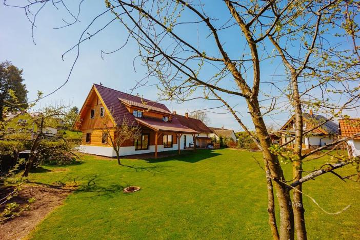Prodej rodinného domu, Lužany, 425 m2