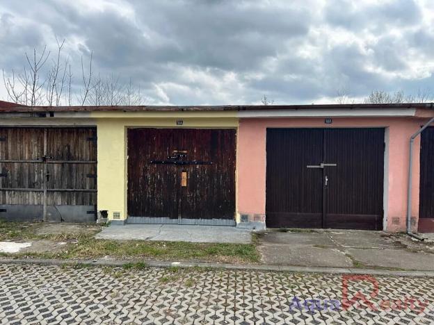 Pronájem garáže, Ostrov, 17 m2