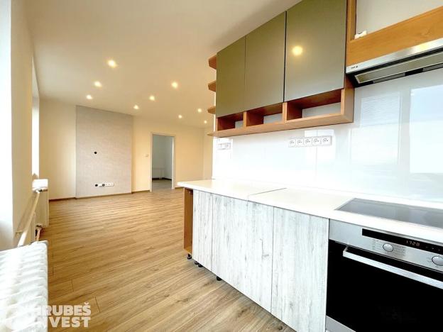 Pronájem bytu 2+kk, Hradec Králové, třída SNP, 57 m2