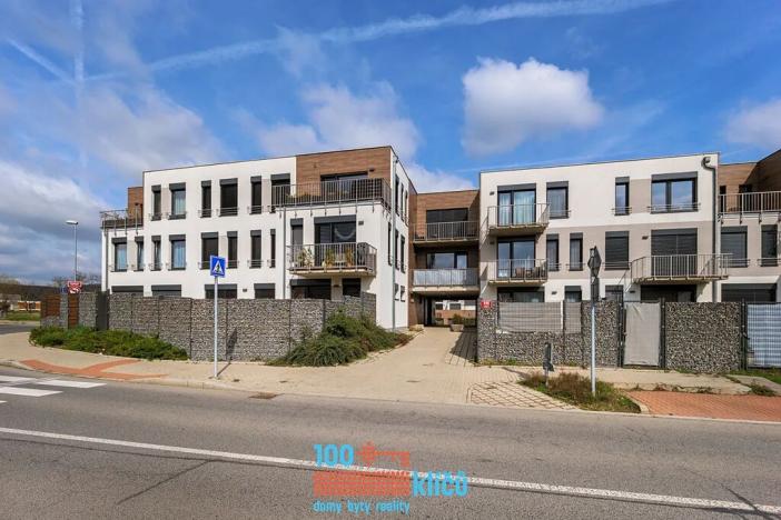 Pronájem bytu 2+kk, Praha - Lipence, Černošická, 48 m2