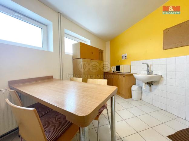 Prodej výrobních prostor, Žďár, 1089 m2