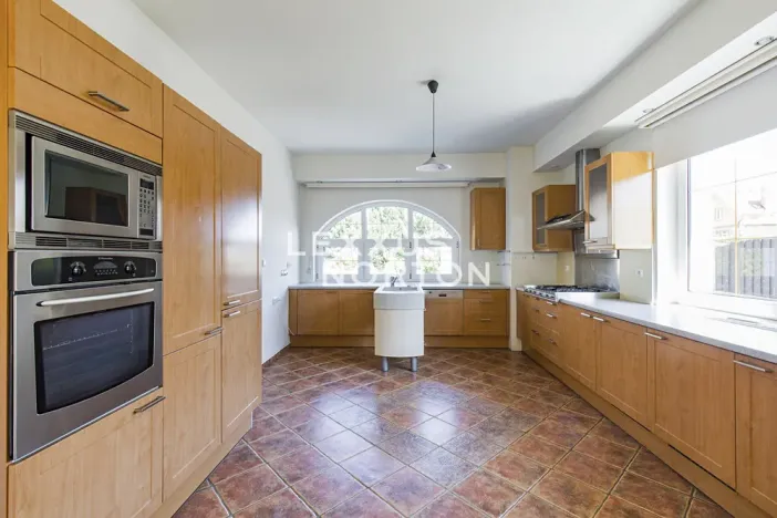 Pronájem vily, Praha - Nebušice, Ke strži, 400 m2