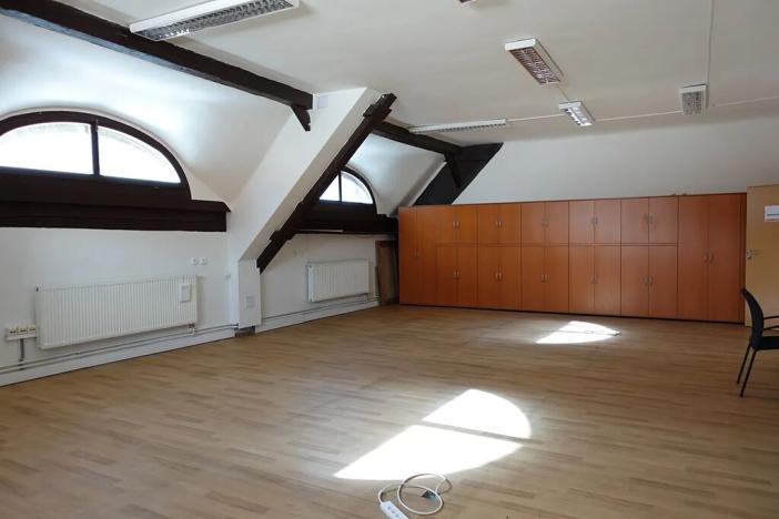 Pronájem kanceláře, Mikulov, Kostelní nám., 82 m2