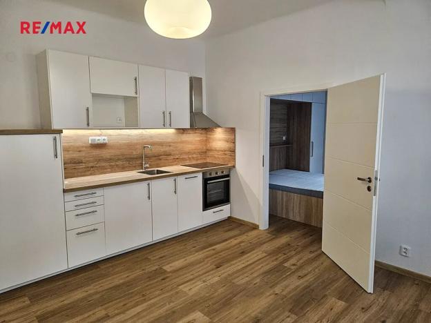 Pronájem bytu 2+kk, Praha - Vysočany, Mlékárenská, 49 m2